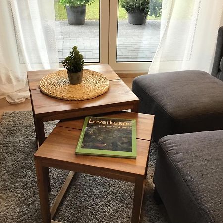Apartment 1 Mit Terrasse Und Pkw-Stellplatz Leverkusen Esterno foto