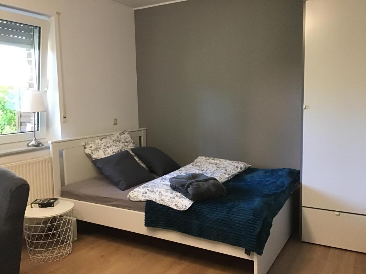 Apartment 1 Mit Terrasse Und Pkw-Stellplatz Leverkusen Esterno foto